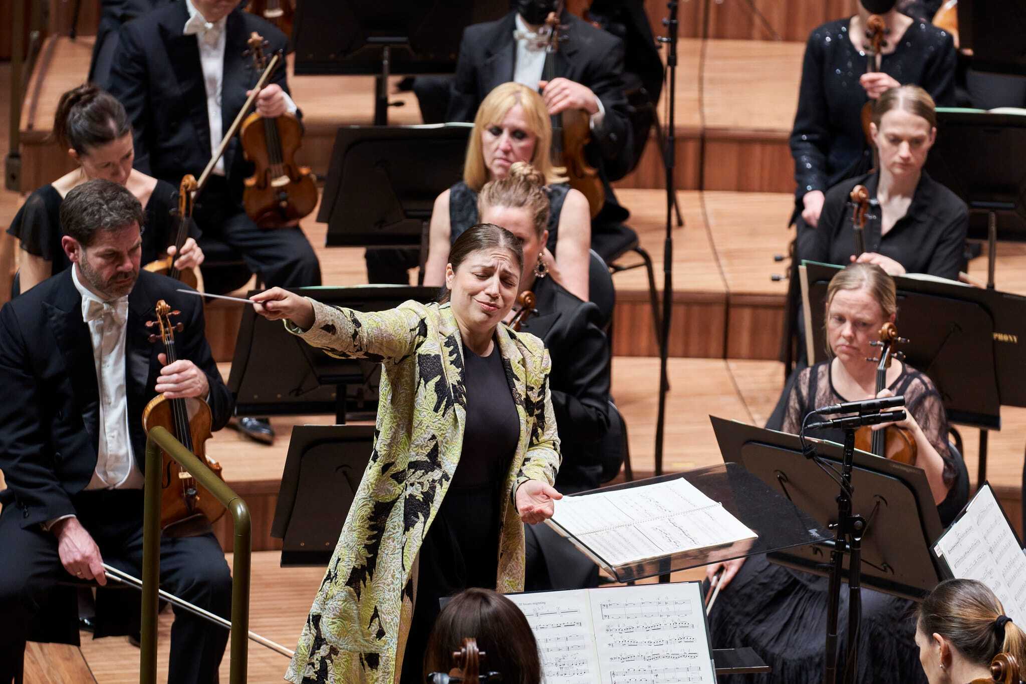 240706 dalia stasevska conducts sibelius' fifth symphony 050 web